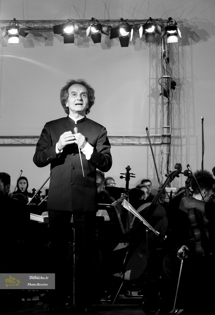 ارکستر سمفونیک تهران در ایران کوچک به روی صحنه رفت