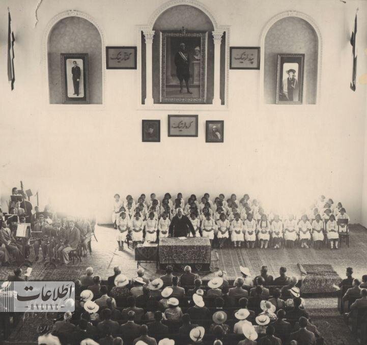 تهران قدیم| تصویری از افتتاح مدرسه‌ای دخترانه ۹۰ سال قبل